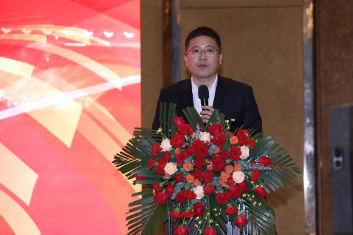 1701849663741974.jpg 董事长演讲照片.jpg